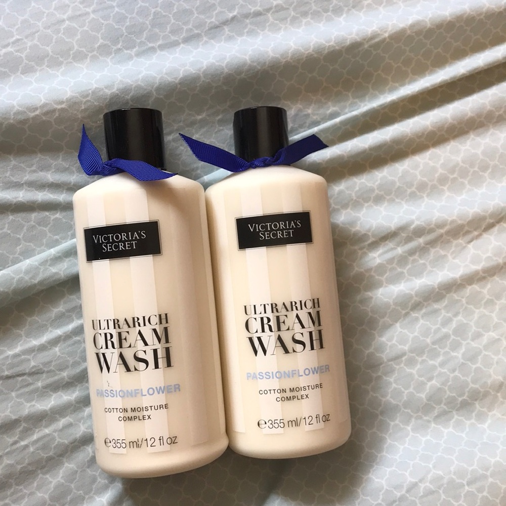 Victoria’s Secret passionflower moisture complex